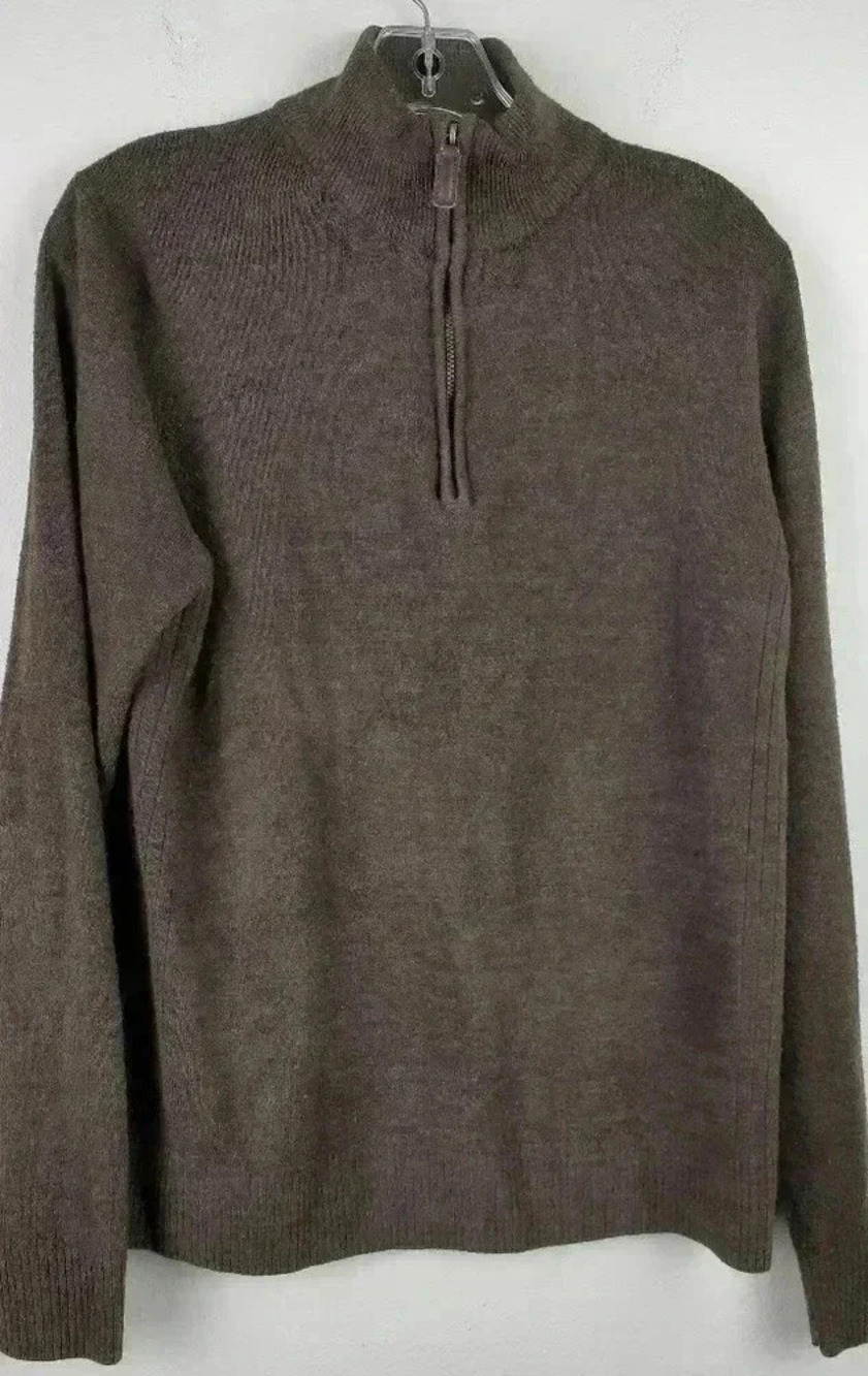 Oscar DE La Renta Size Medium 100% acrylic EUC